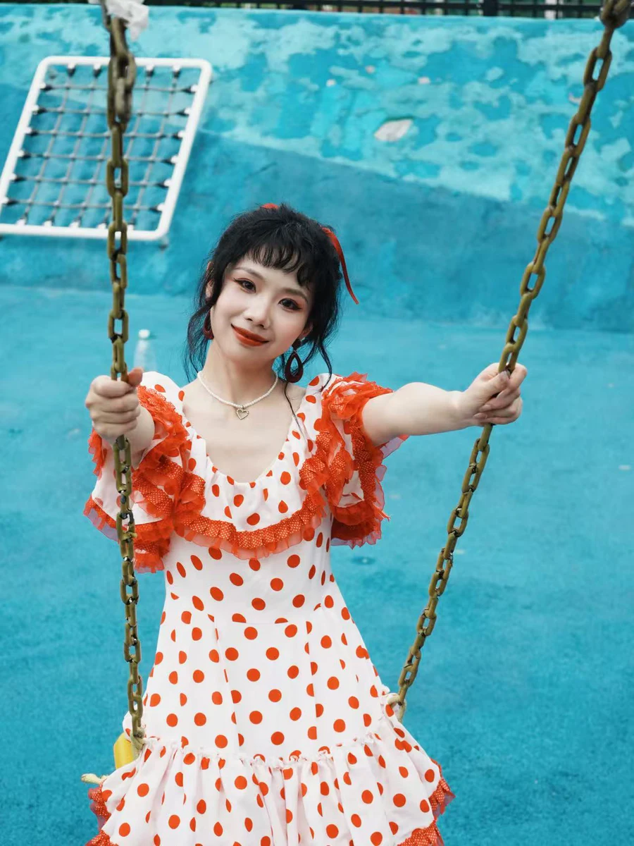 岳冉冉游乐场人物照片